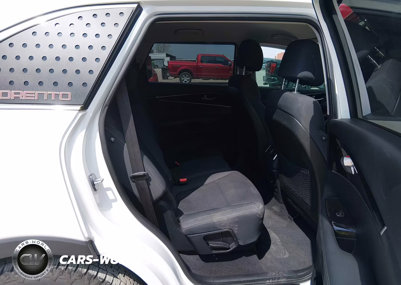 2017 Kia Sorento 2.4L Lx VIN:5XYPG4A34HG266850 - 8