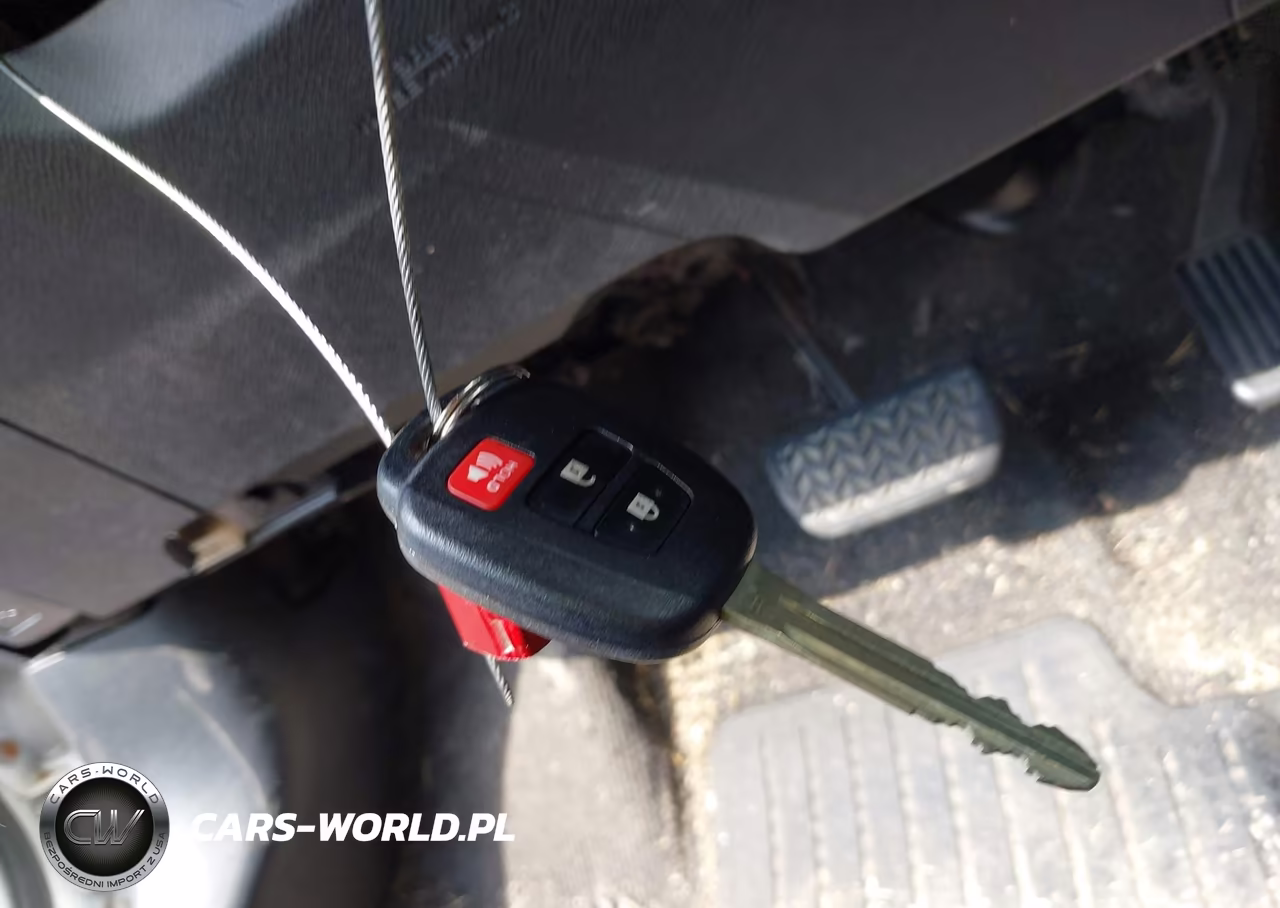 2013 Toyota Prius C Two VIN:JTDKDTB3XD1043637 - 11