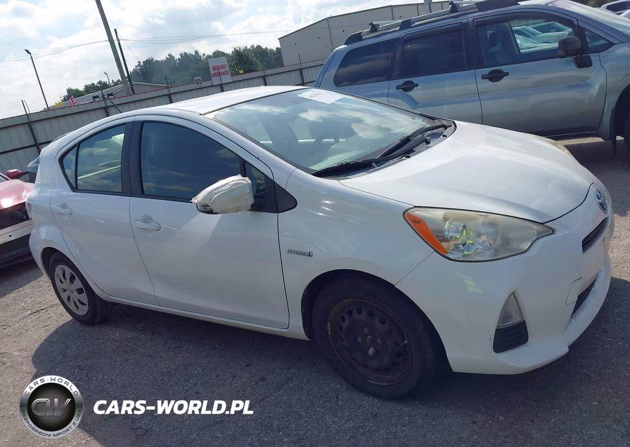 2013 Toyota Prius C Two VIN:JTDKDTB3XD1043637 - 13