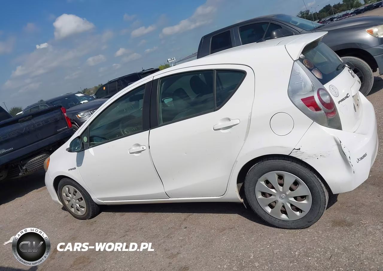 2013 Toyota Prius C Two VIN:JTDKDTB3XD1043637 - 14
