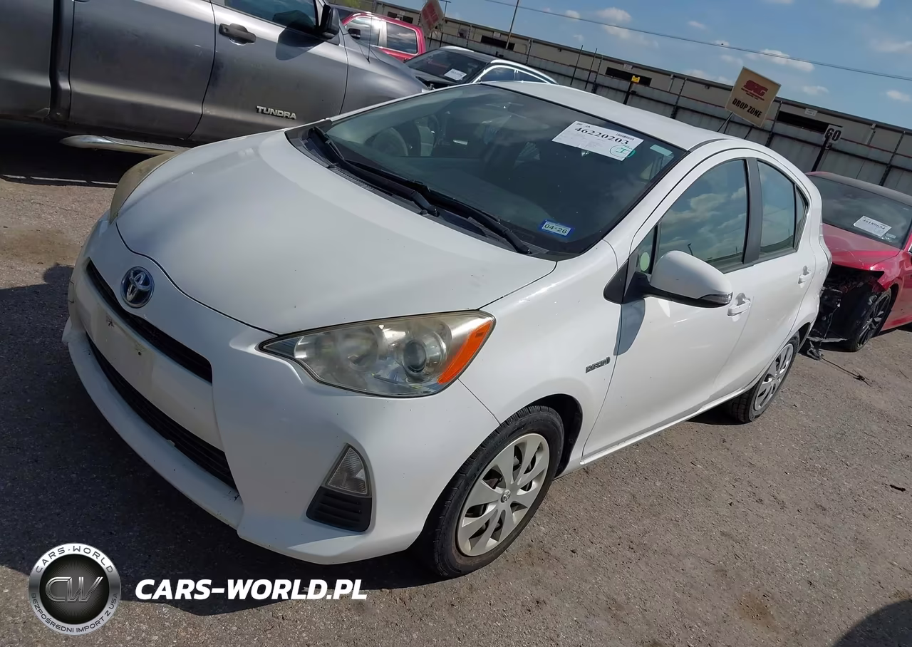 2013 Toyota Prius C Two VIN:JTDKDTB3XD1043637 - 2