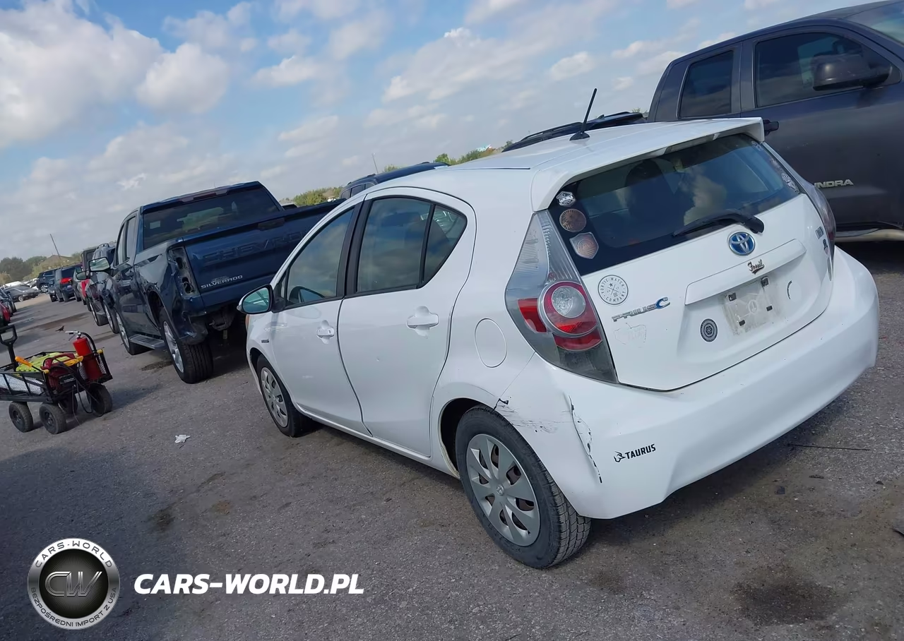 2013 Toyota Prius C Two VIN:JTDKDTB3XD1043637 - 3