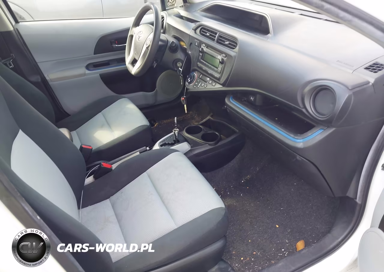 2013 Toyota Prius C Two VIN:JTDKDTB3XD1043637 - 5