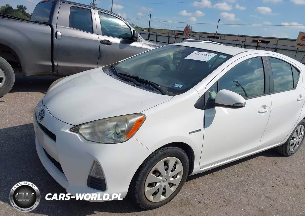 2013 Toyota Prius C Two VIN:JTDKDTB3XD1043637 - 6