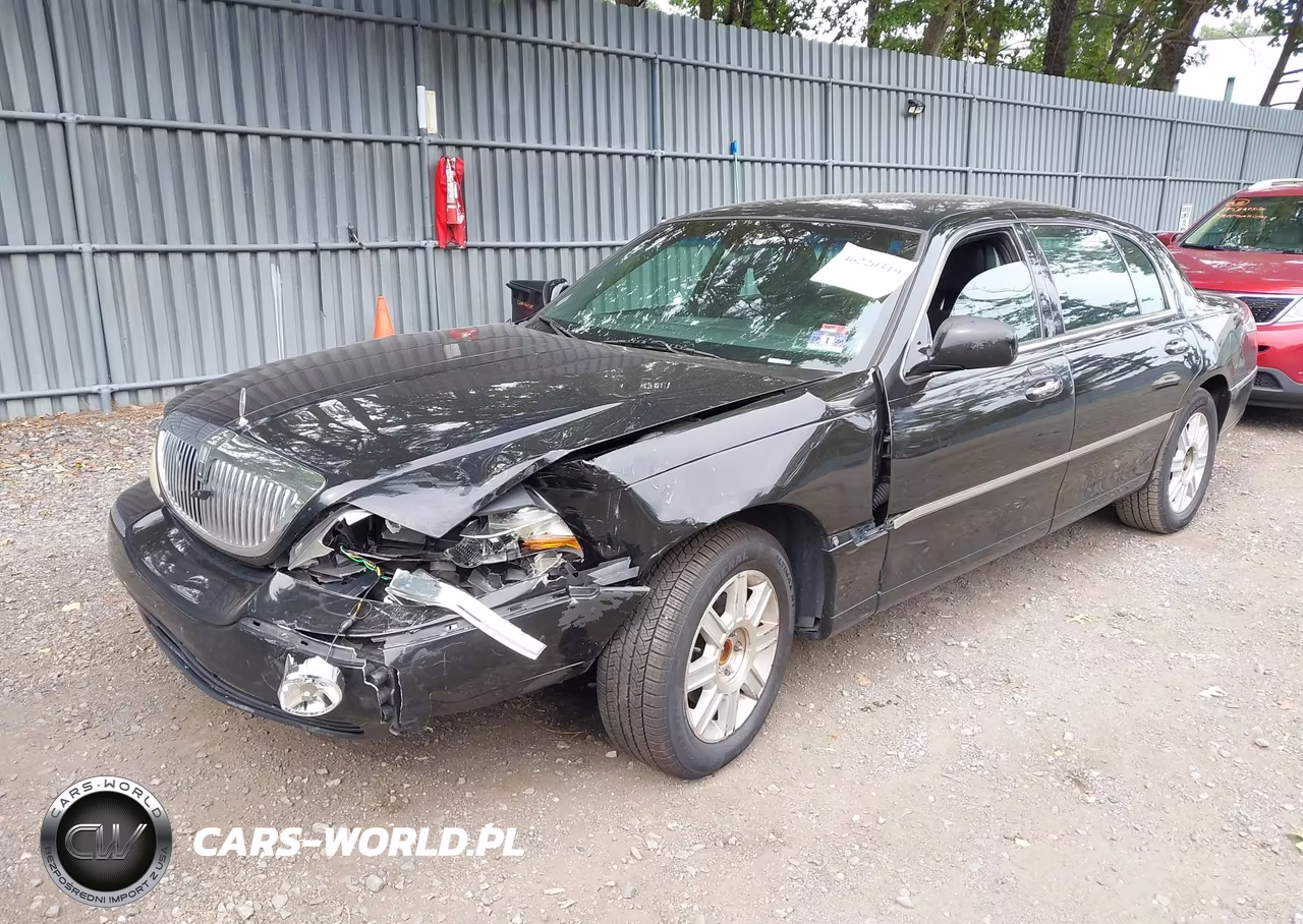 2011 Lincoln Town Car Executive L VIN:2LNBL8EV6BX765393 - 2