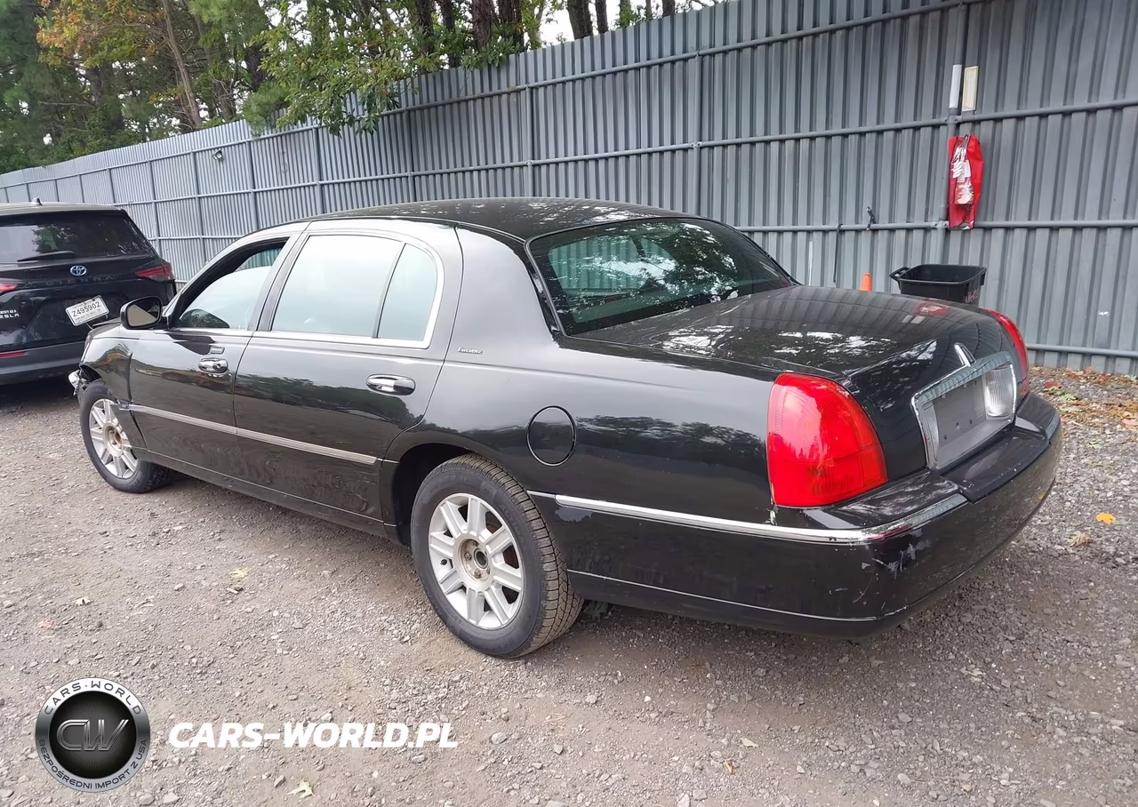 2011 Lincoln Town Car Executive L VIN:2LNBL8EV6BX765393 - 3