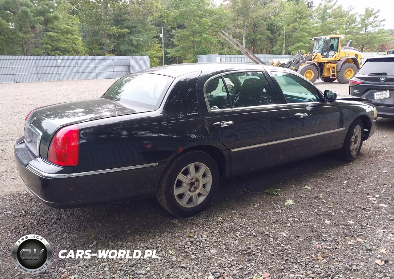 2011 Lincoln Town Car Executive L VIN:2LNBL8EV6BX765393 - 4