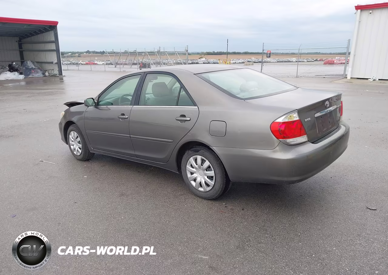 2005 Toyota Camry Le VIN:4T1BE32K05U511049 - 3