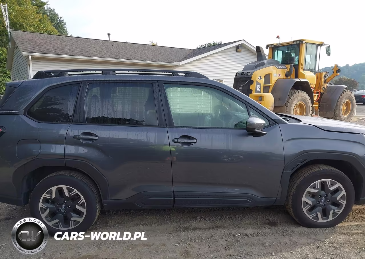 2025 Subaru Forester Premium VIN:JF2SLDDC8SH557708 - 13