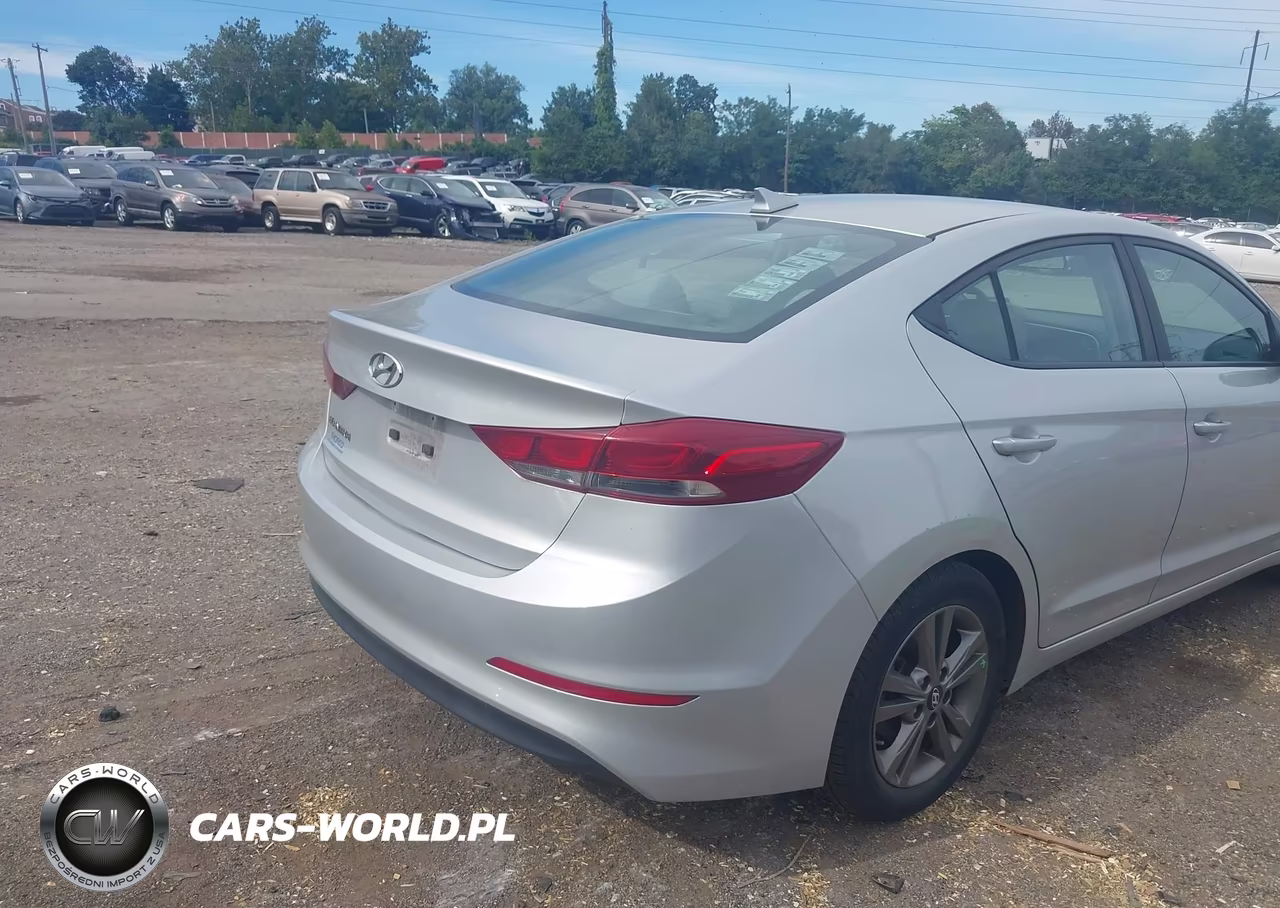 2018 Hyundai Elantra Sel VIN:5NPD84LFXJH238329 - 4