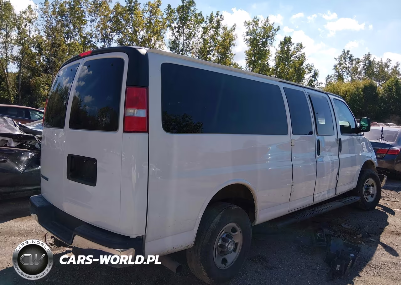 2019 Chevrolet Express 3500 Lt VIN:1GAZGPFG6K1194815 - 4