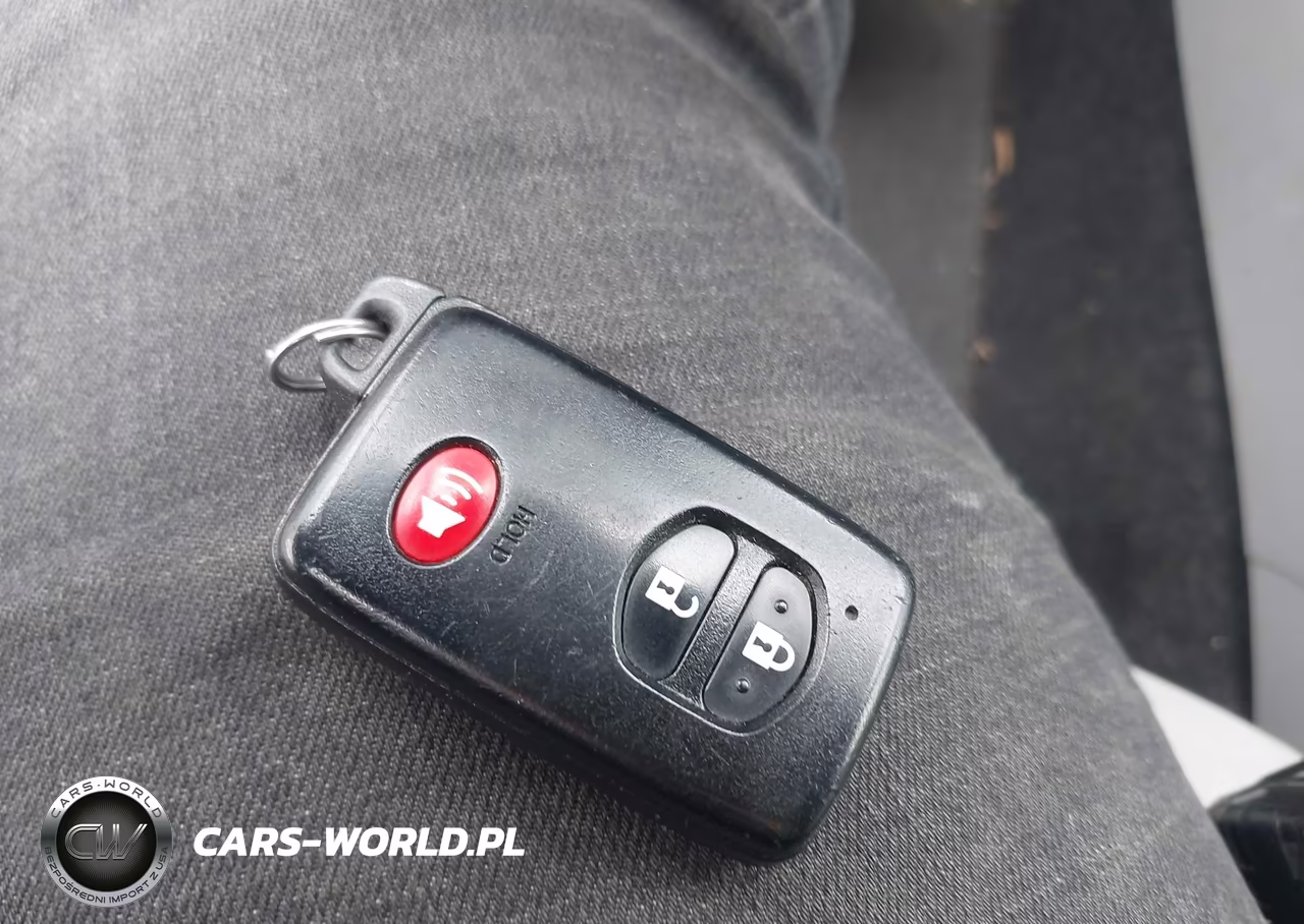2013 Toyota Prius Two VIN:JTDKN3DU3D1637991 - 11