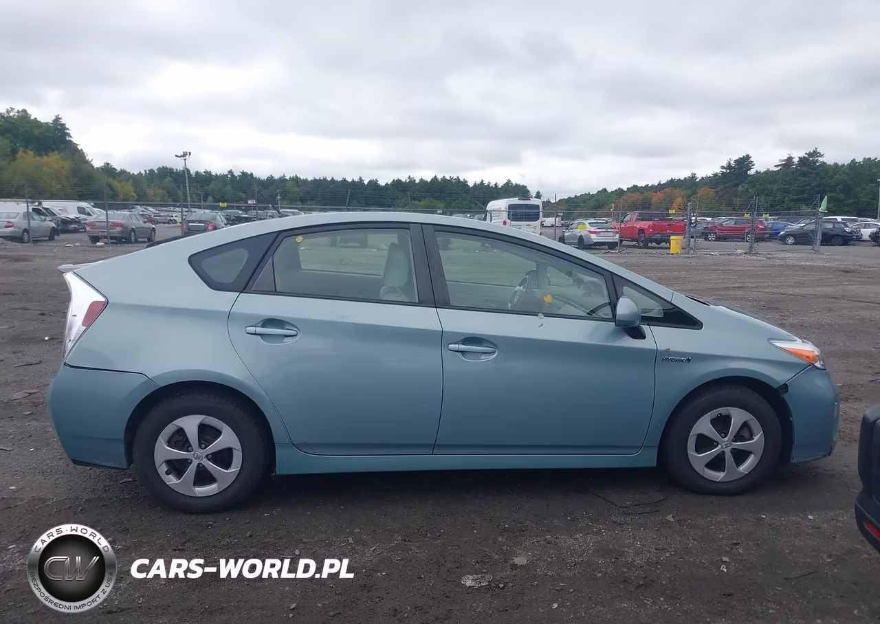 2013 Toyota Prius Two VIN:JTDKN3DU3D1637991 - 13