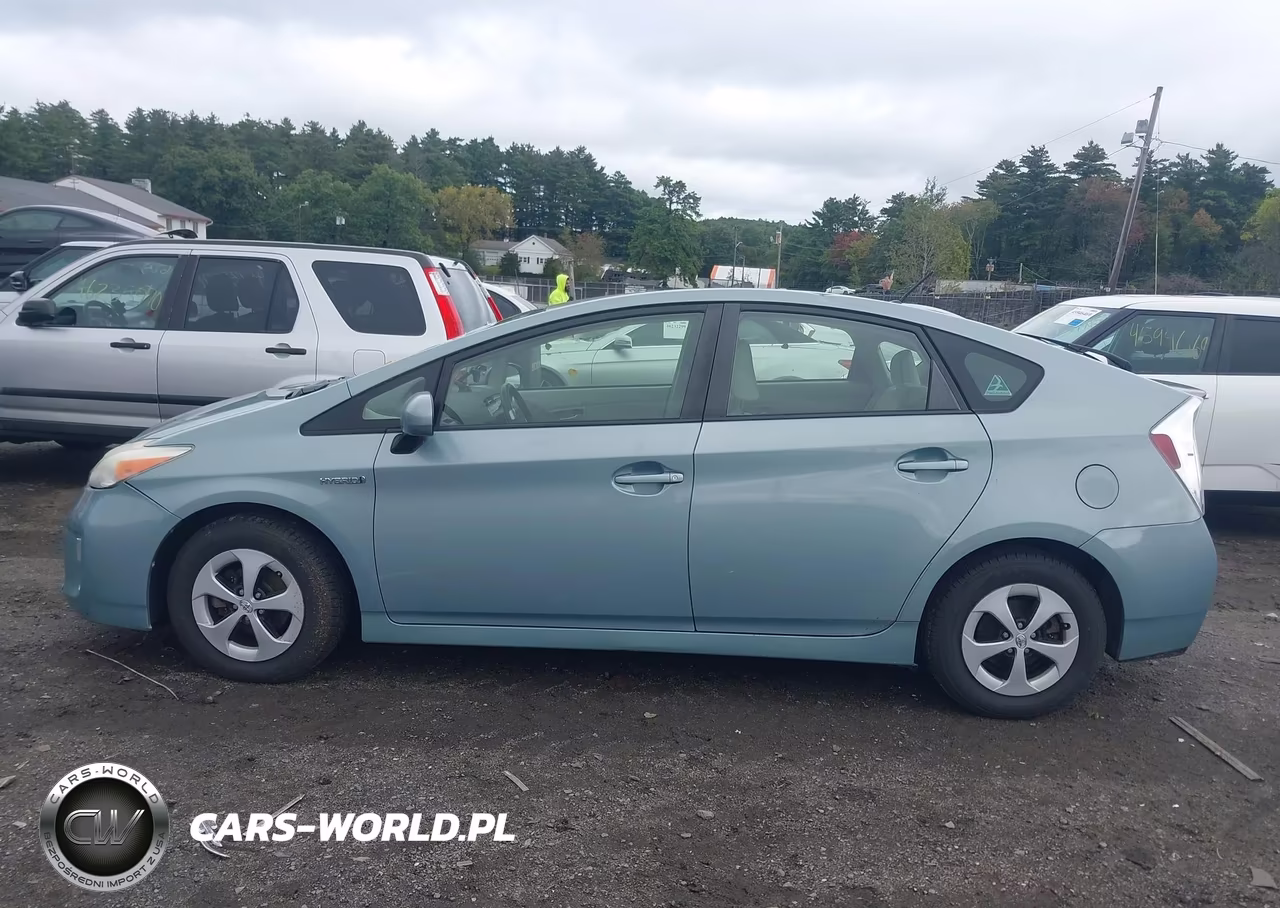 2013 Toyota Prius Two VIN:JTDKN3DU3D1637991 - 14