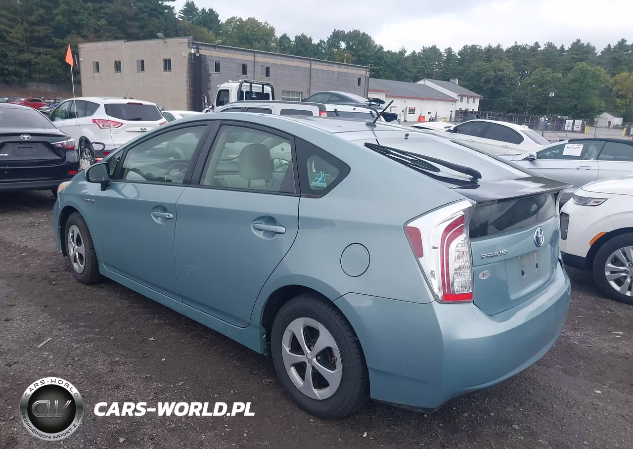 2013 Toyota Prius Two VIN:JTDKN3DU3D1637991 - 3
