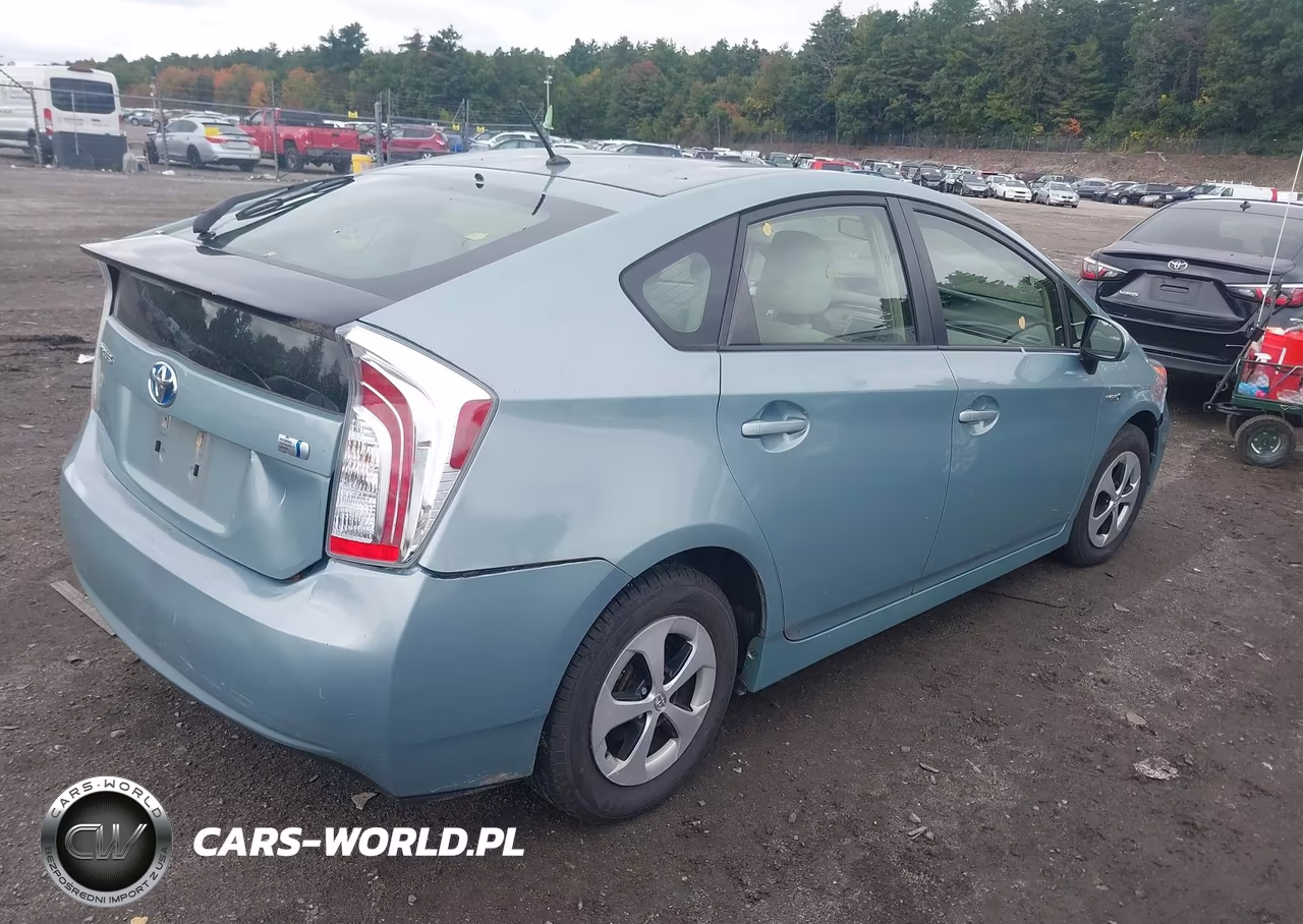 2013 Toyota Prius Two VIN:JTDKN3DU3D1637991 - 4