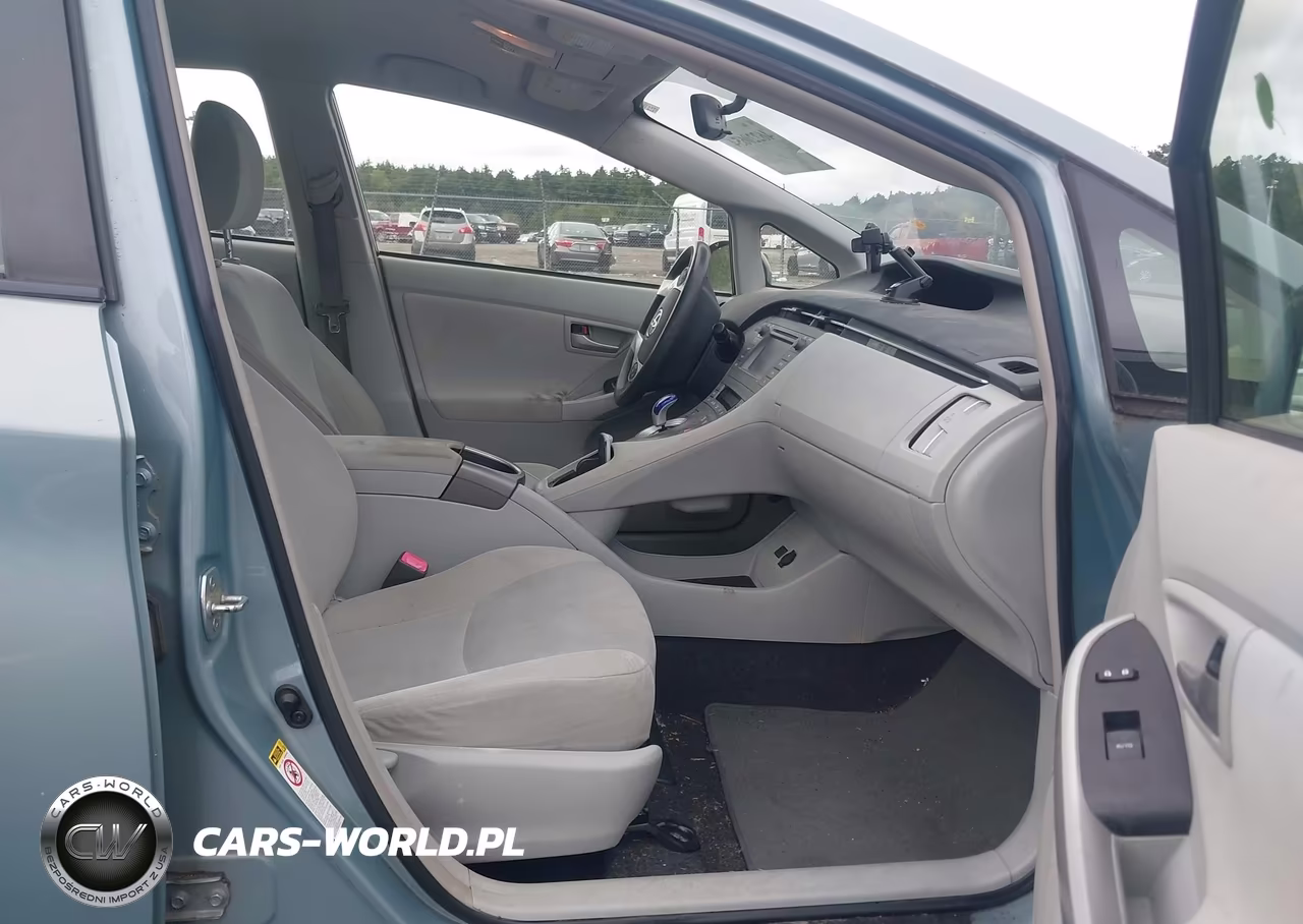 2013 Toyota Prius Two VIN:JTDKN3DU3D1637991 - 5