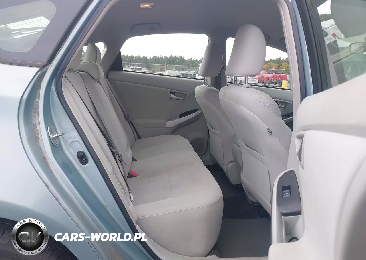 2013 Toyota Prius Two VIN:JTDKN3DU3D1637991 - 8