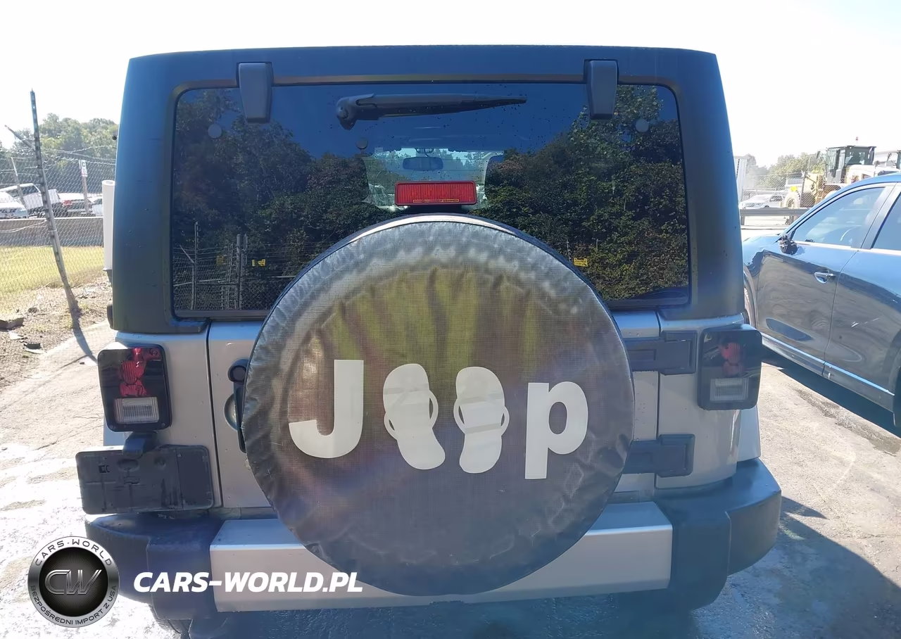 2014 Jeep Wrangler Unlimited Sahara VIN:1C4BJWEG3EL243399 - 16