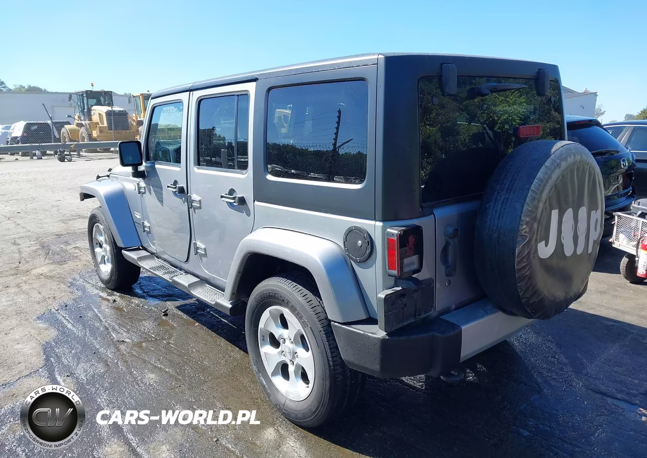 2014 Jeep Wrangler Unlimited Sahara VIN:1C4BJWEG3EL243399 - 3
