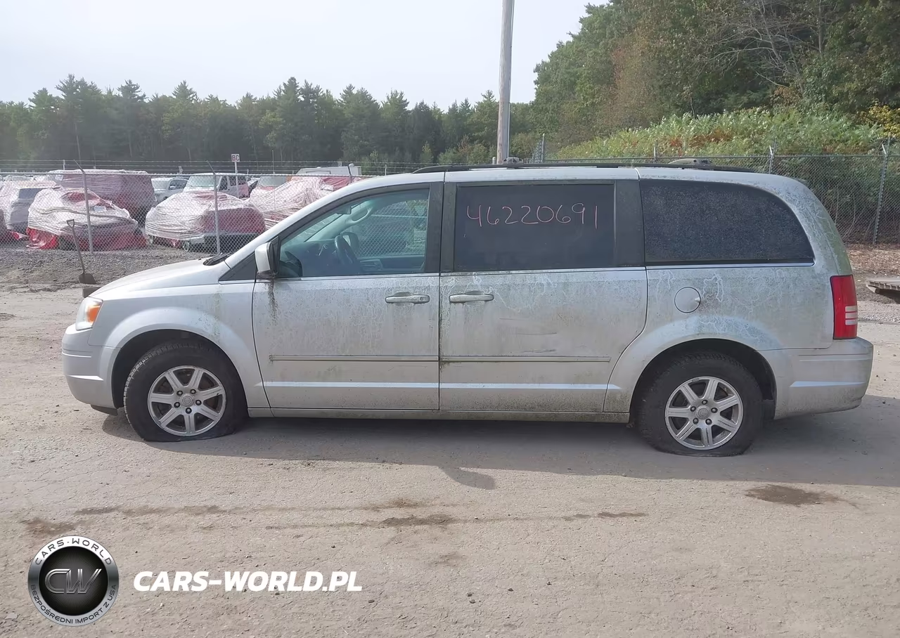 2010 Chrysler Town & Country Touring Plus VIN:2A4RR8DXXAR375124 - 12