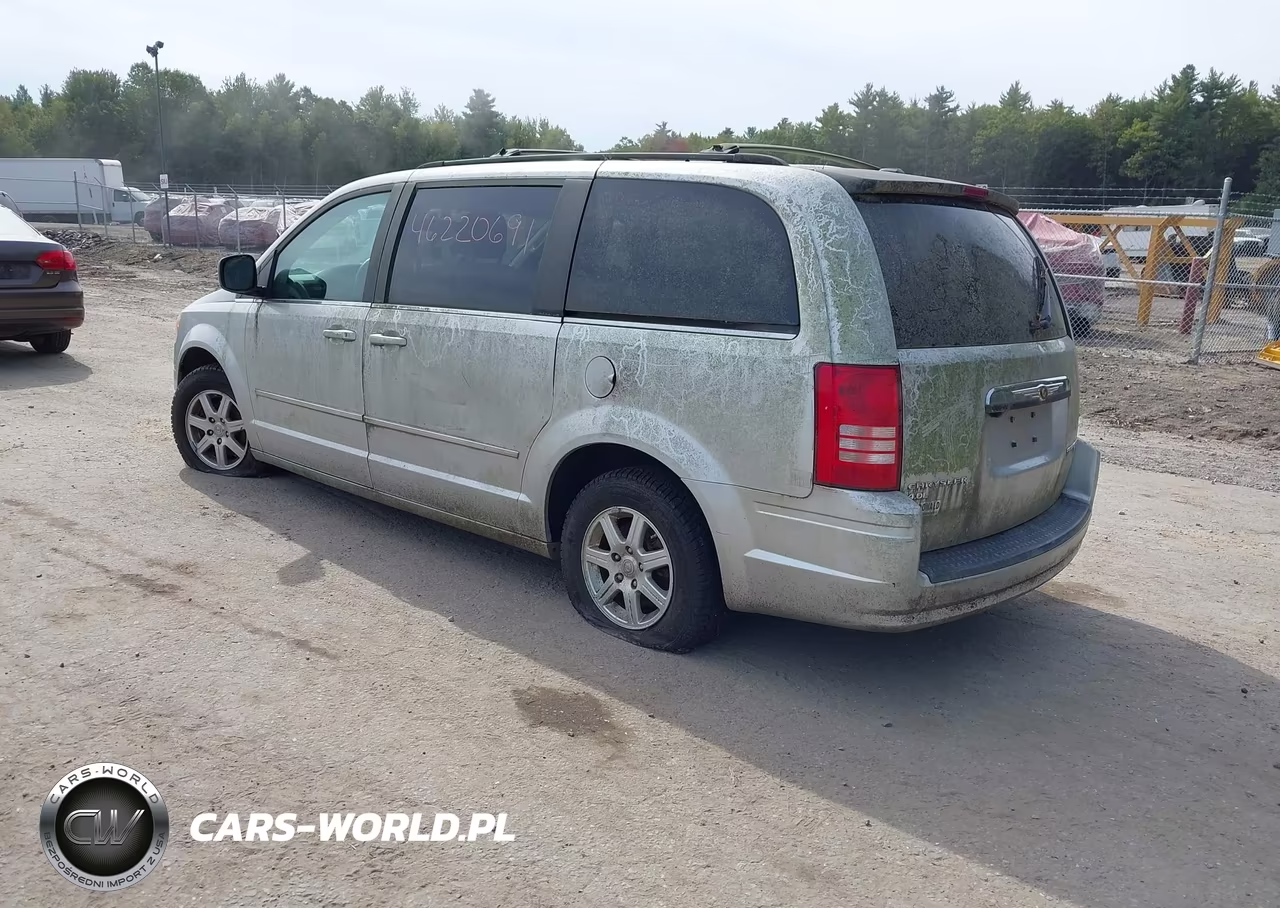 2010 Chrysler Town & Country Touring Plus VIN:2A4RR8DXXAR375124 - 3