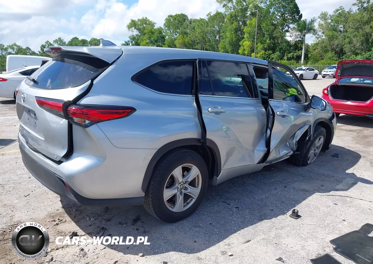 2021 Toyota Highlander Le VIN:5TDZZRAH4MS050537 - 4