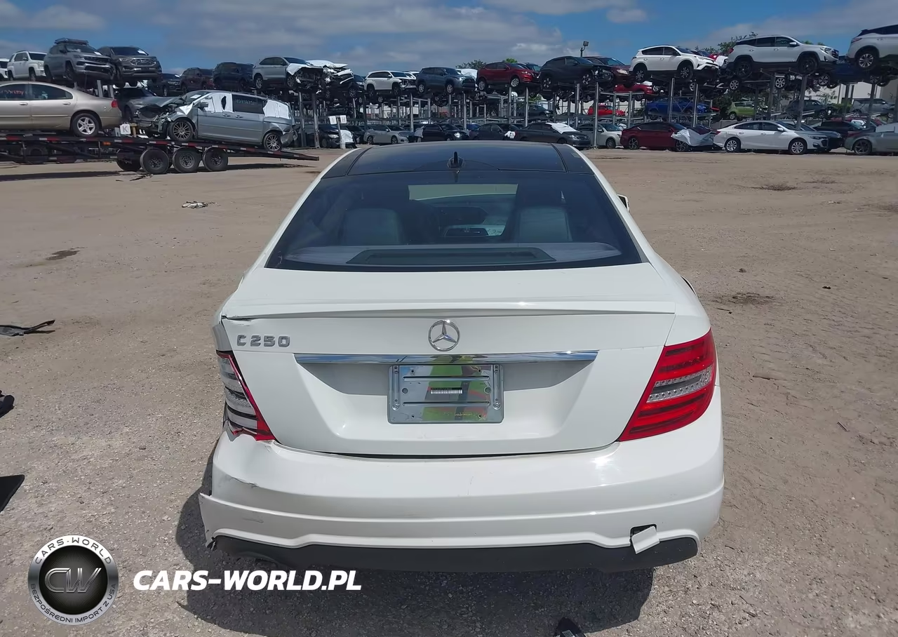 2012 Mercedes-Benz C 250 VIN:WDDGJ4HB7CF819443 - 17