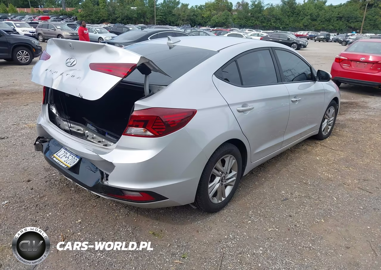 2019 Hyundai Elantra Value Edition VIN:KMHD84LF7KU833478 - 4