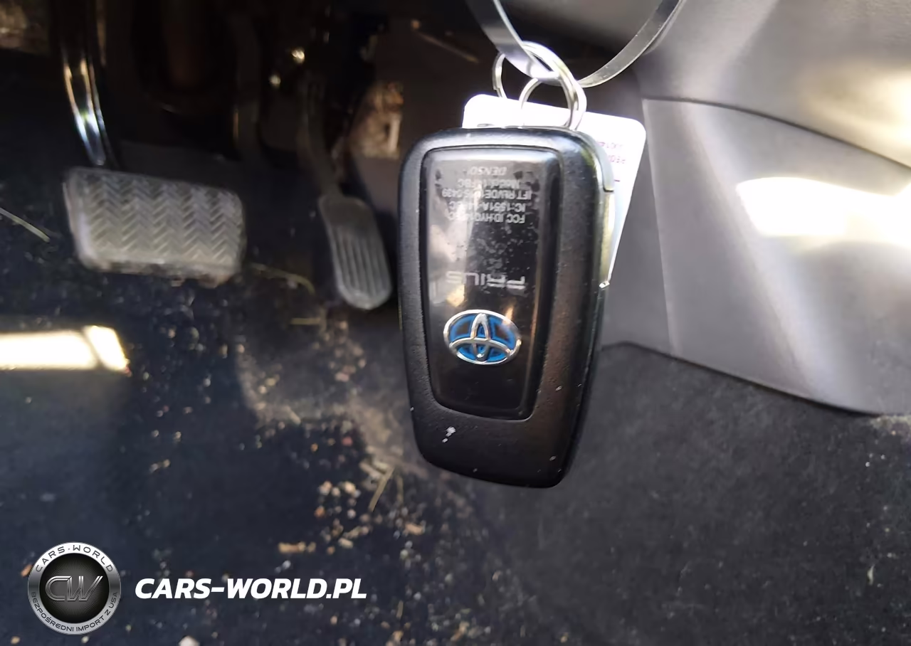 2018 Toyota Prius Two VIN:JTDKBRFU8J3076129 - 11