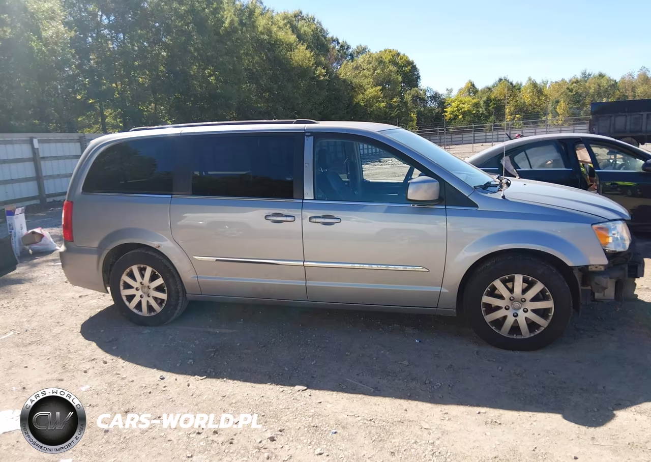 2015 Chrysler Town & Country Touring VIN:2C4RC1BG7FR553127 - 14