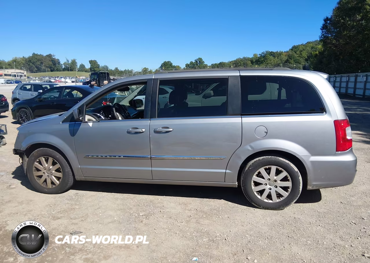 2015 Chrysler Town & Country Touring VIN:2C4RC1BG7FR553127 - 15