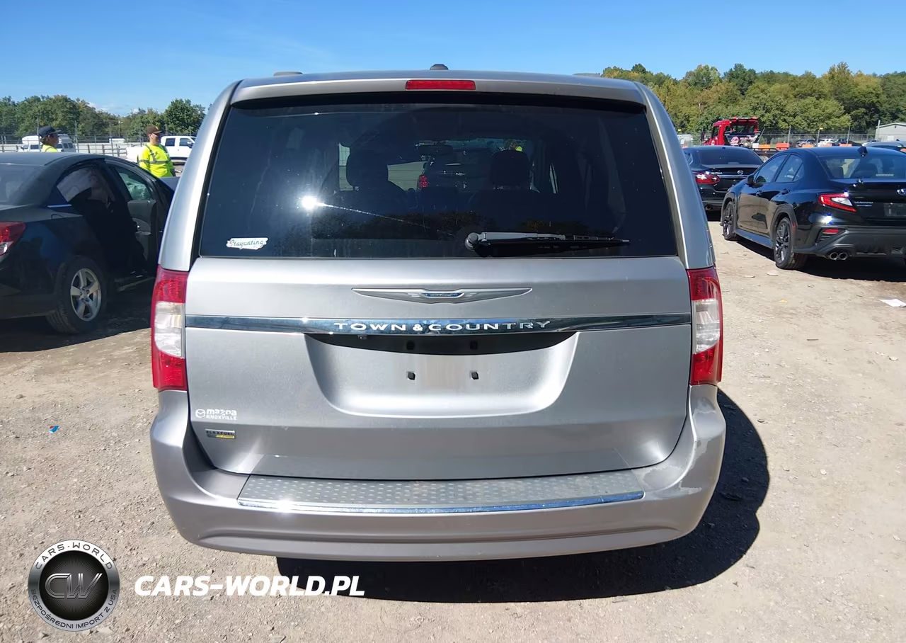 2015 Chrysler Town & Country Touring VIN:2C4RC1BG7FR553127 - 17