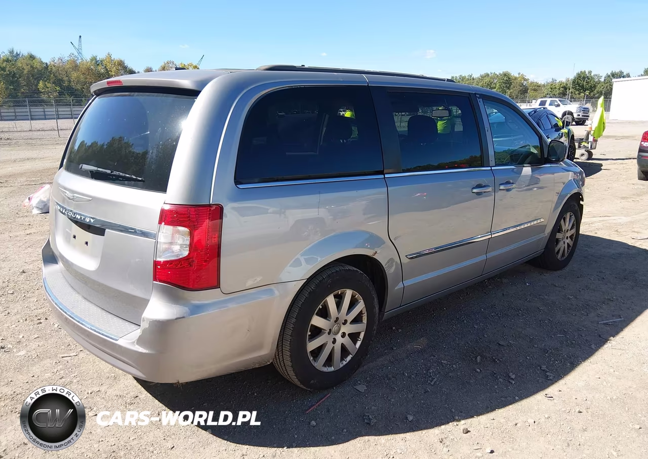 2015 Chrysler Town & Country Touring VIN:2C4RC1BG7FR553127 - 4