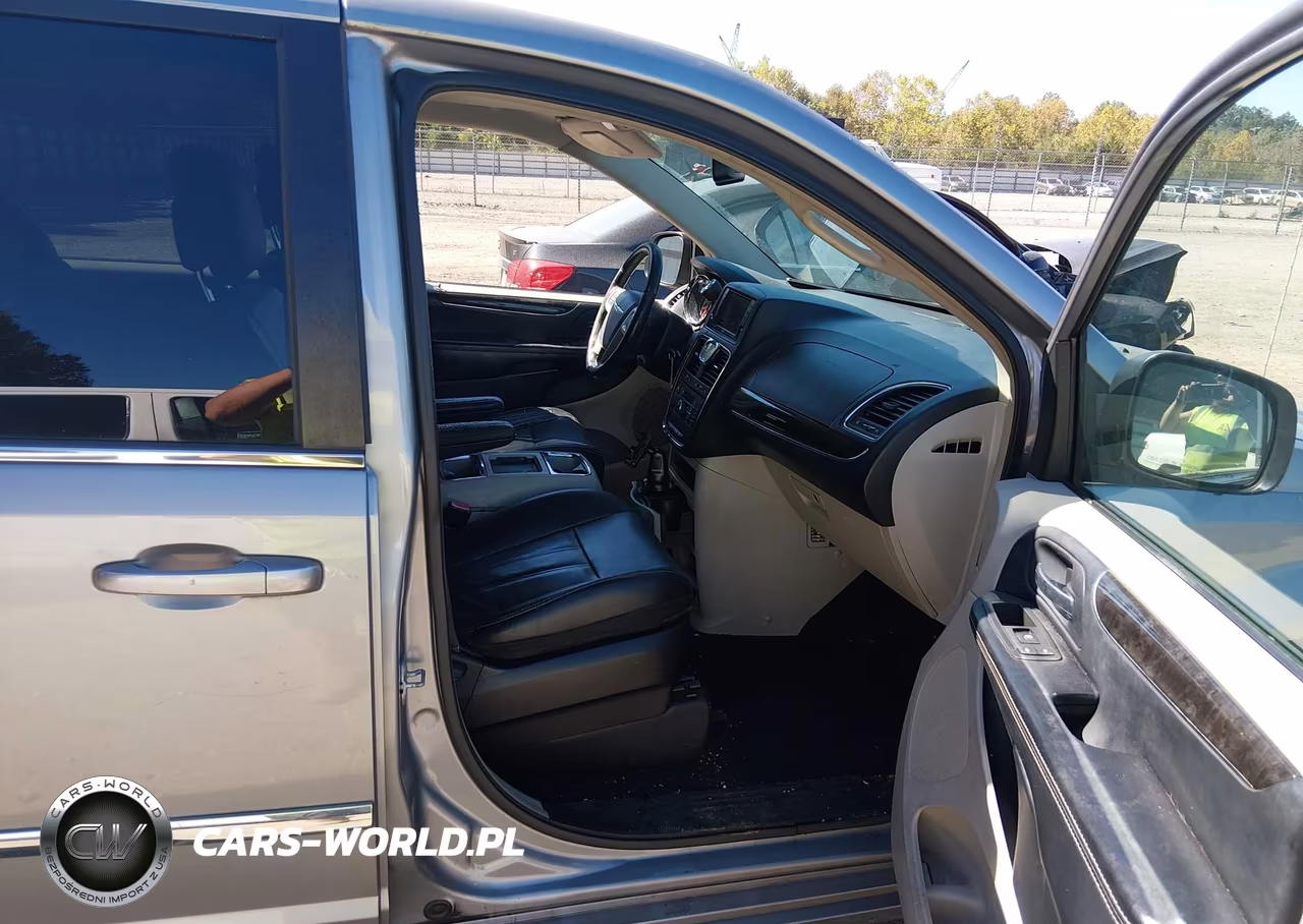 2015 Chrysler Town & Country Touring VIN:2C4RC1BG7FR553127 - 5