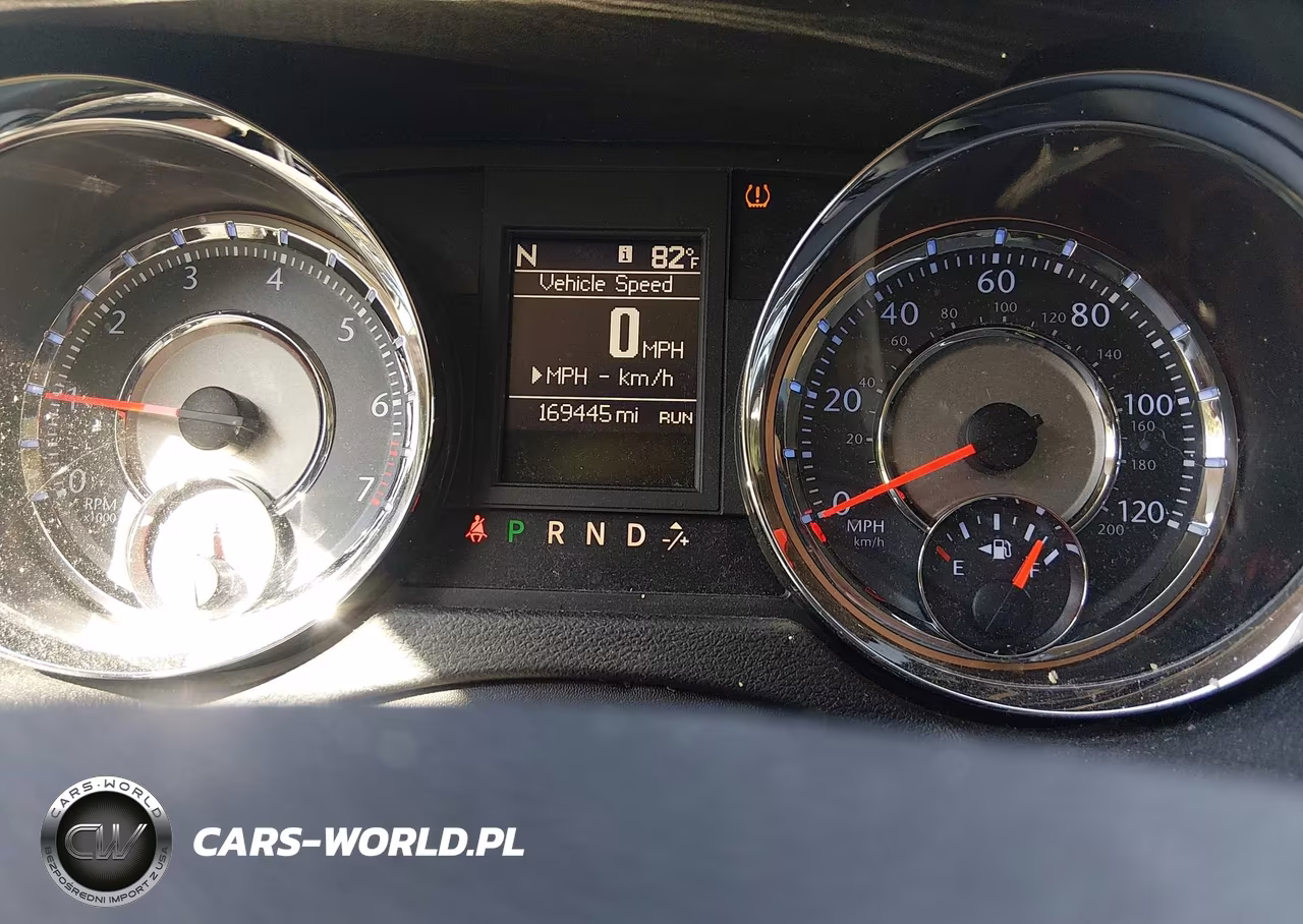 2015 Chrysler Town & Country Touring VIN:2C4RC1BG7FR553127 - 7