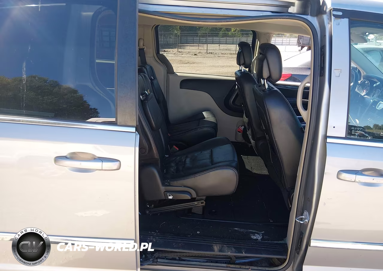 2015 Chrysler Town & Country Touring VIN:2C4RC1BG7FR553127 - 8