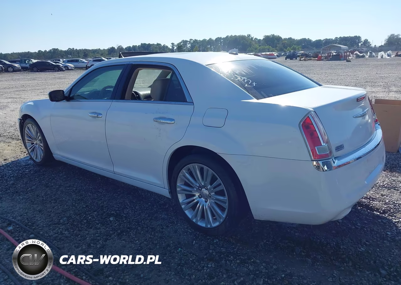 2013 Chrysler 300C VIN:2C3CCAET3DH517067 - 3
