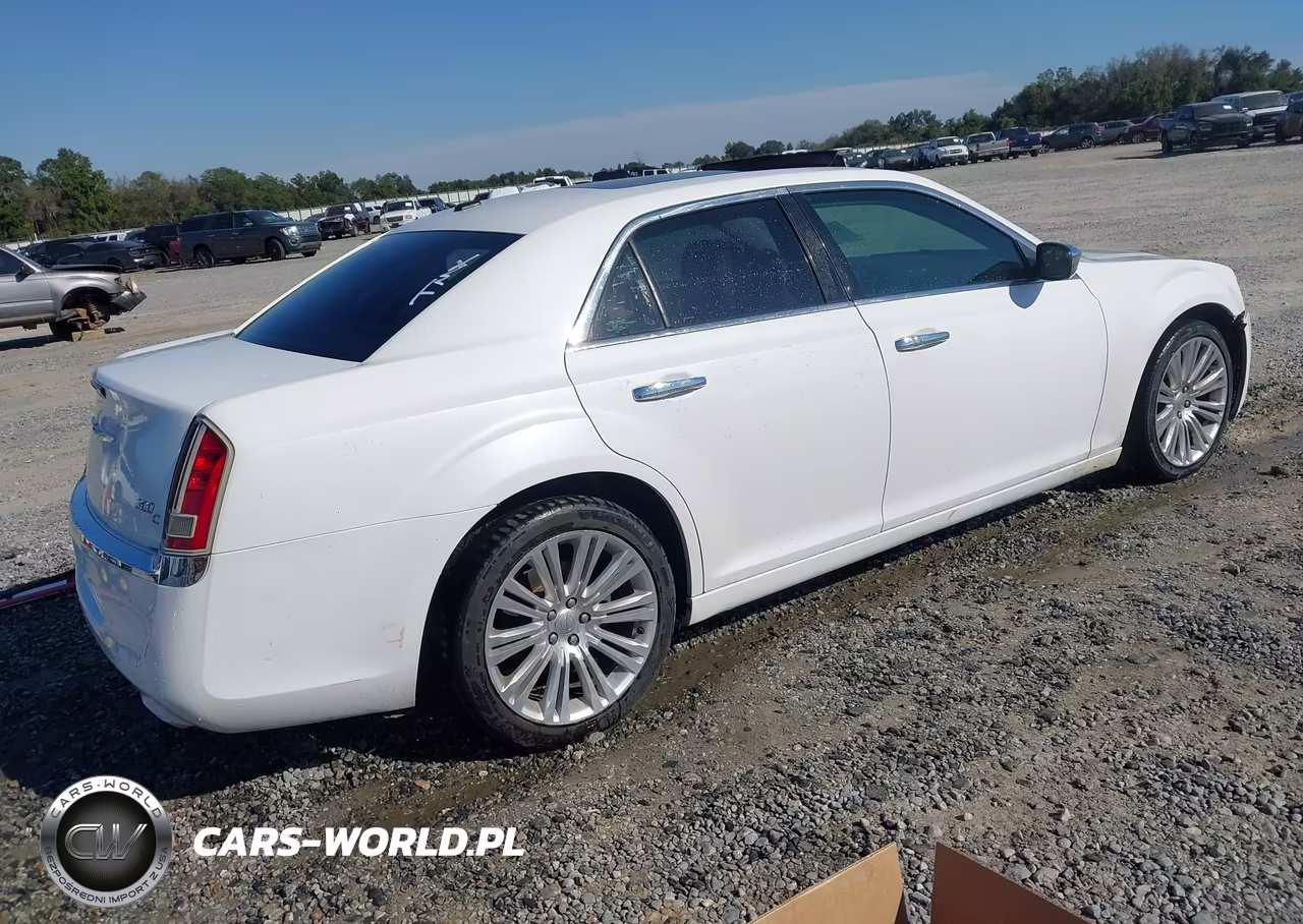 2013 Chrysler 300C VIN:2C3CCAET3DH517067 - 4