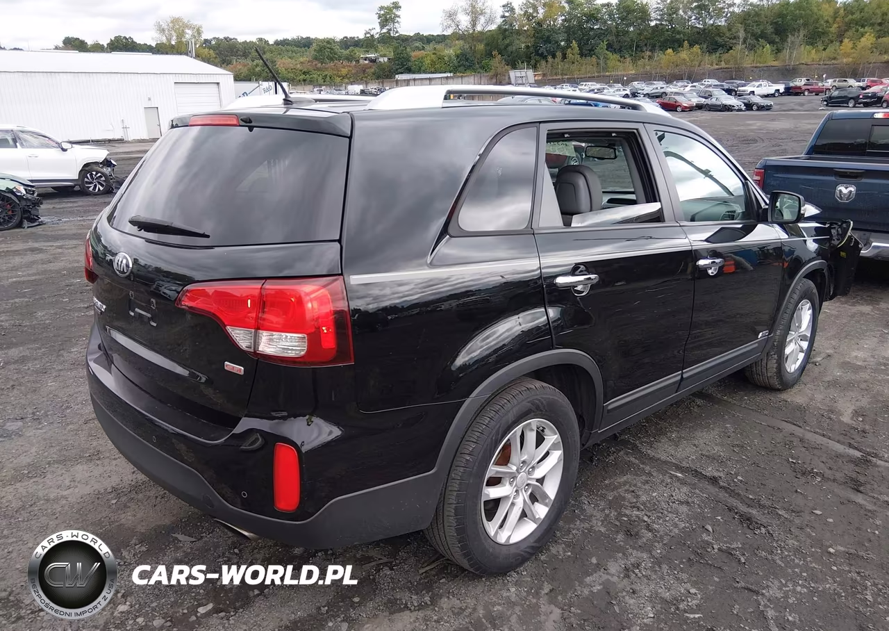 2015 Kia Sorento Lx VIN:5XYKTCA63FG655924 - 4