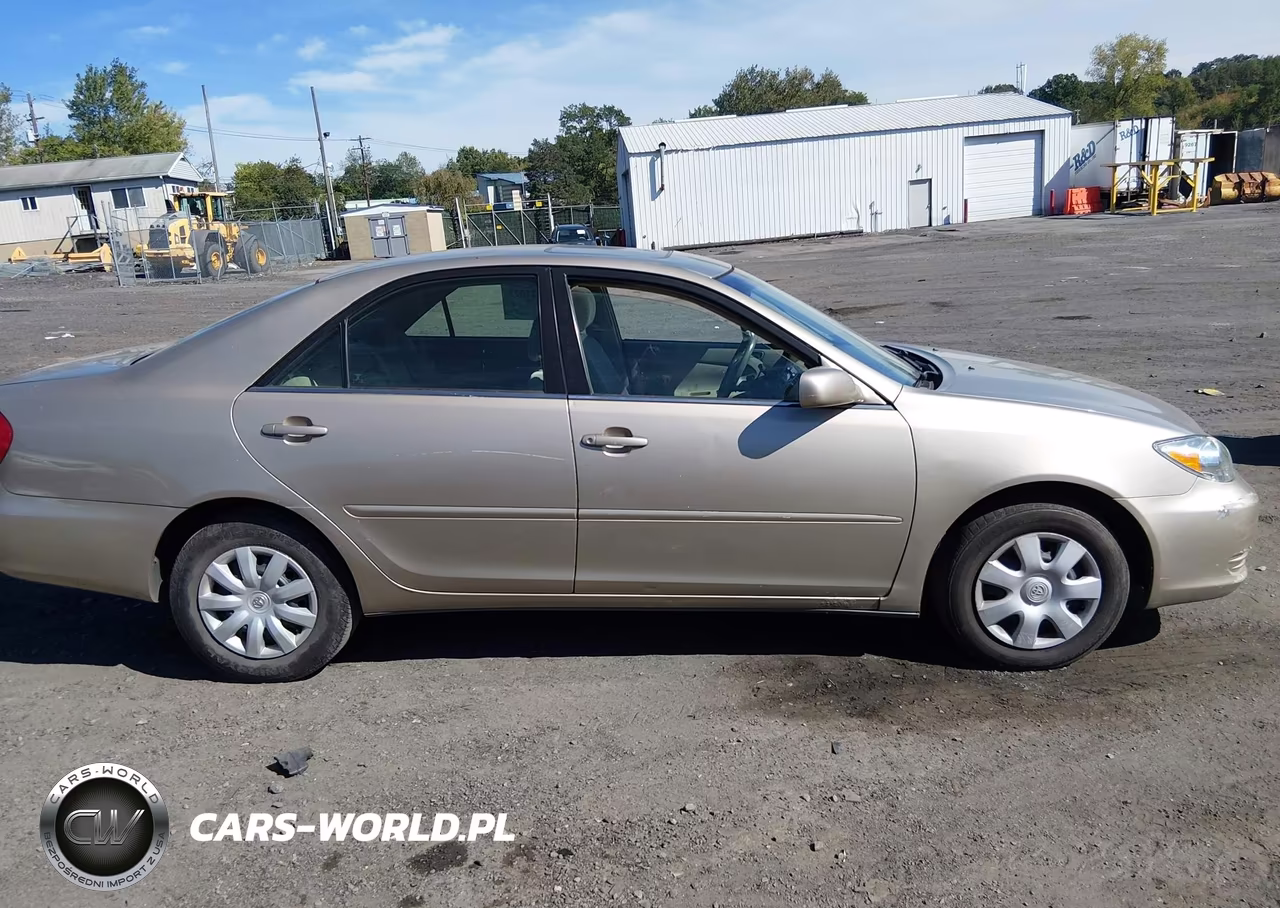 2002 Toyota Camry Le VIN:4T1BE32K12U618378 - 13
