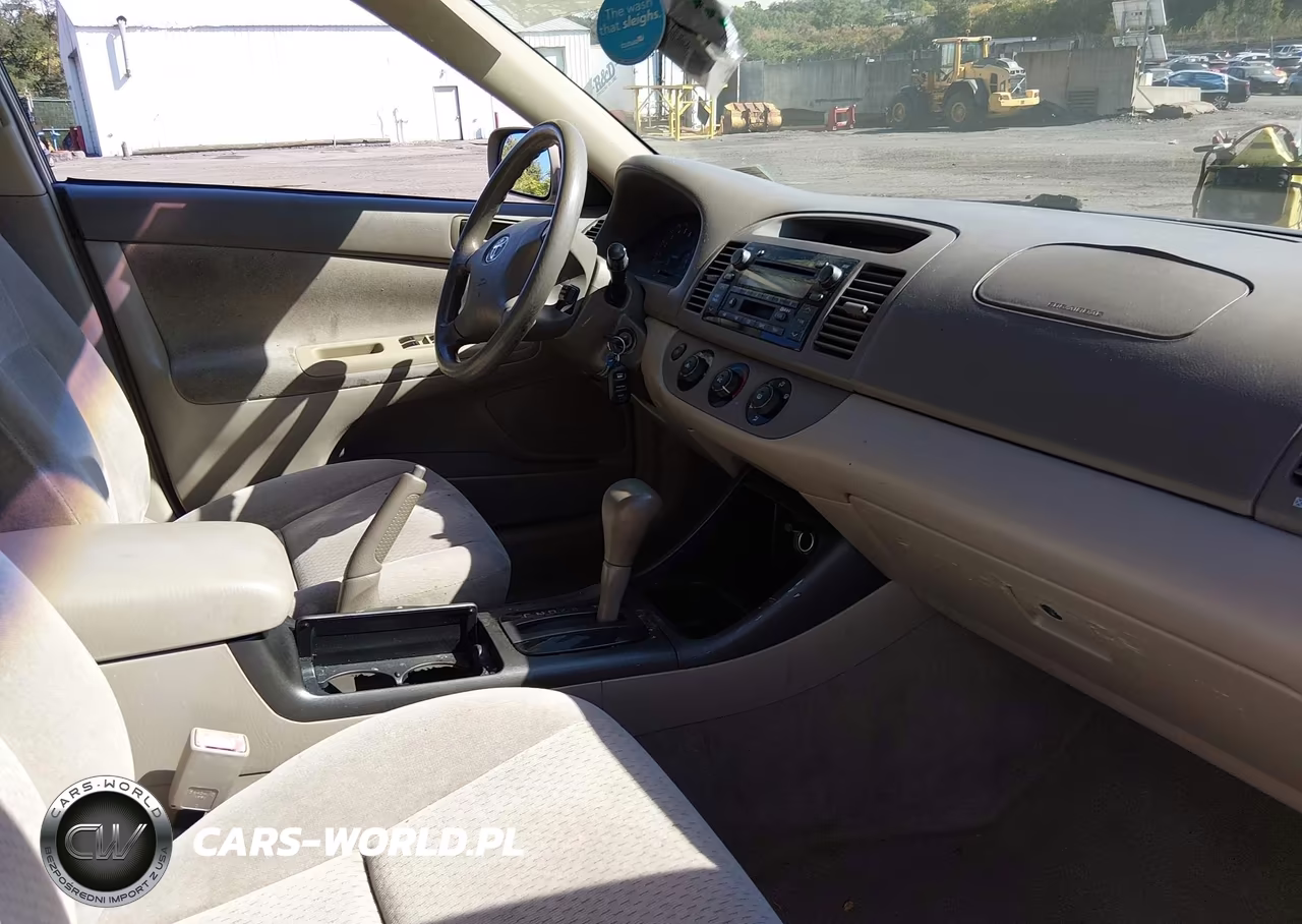 2002 Toyota Camry Le VIN:4T1BE32K12U618378 - 5