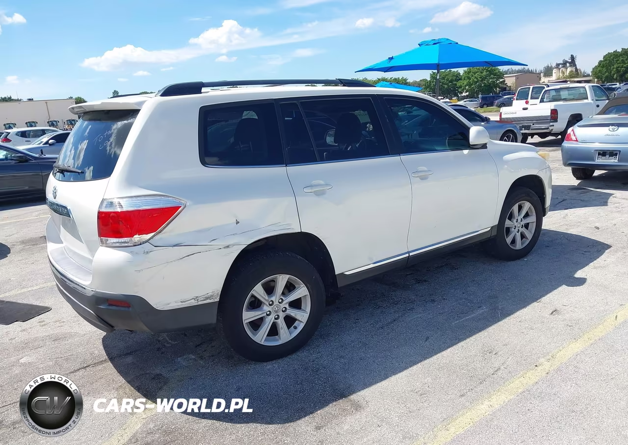 2013 Toyota Highlander Base Plus VIN:5TDZA3EH1DS034584 - 4