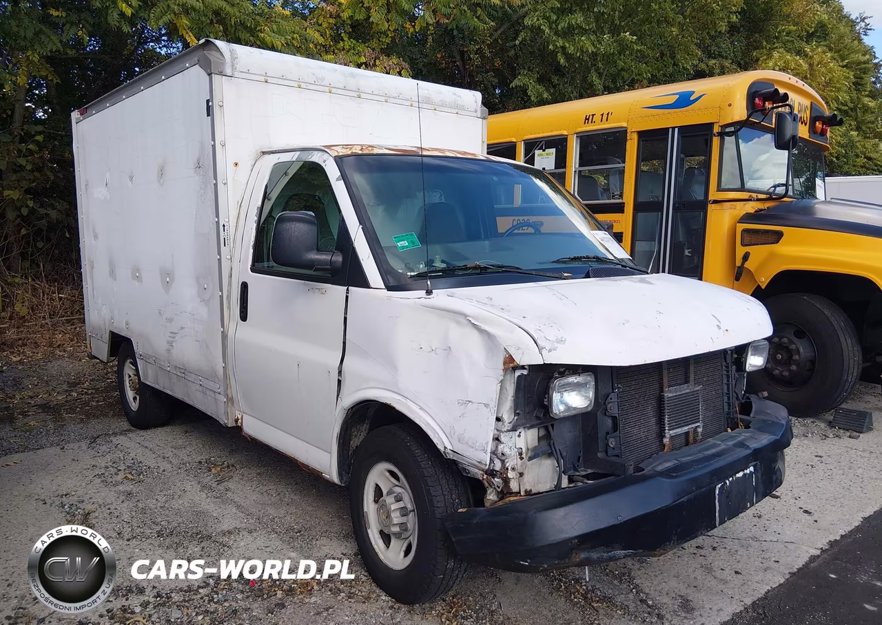 2003 GMC Savana Cutaway Standard