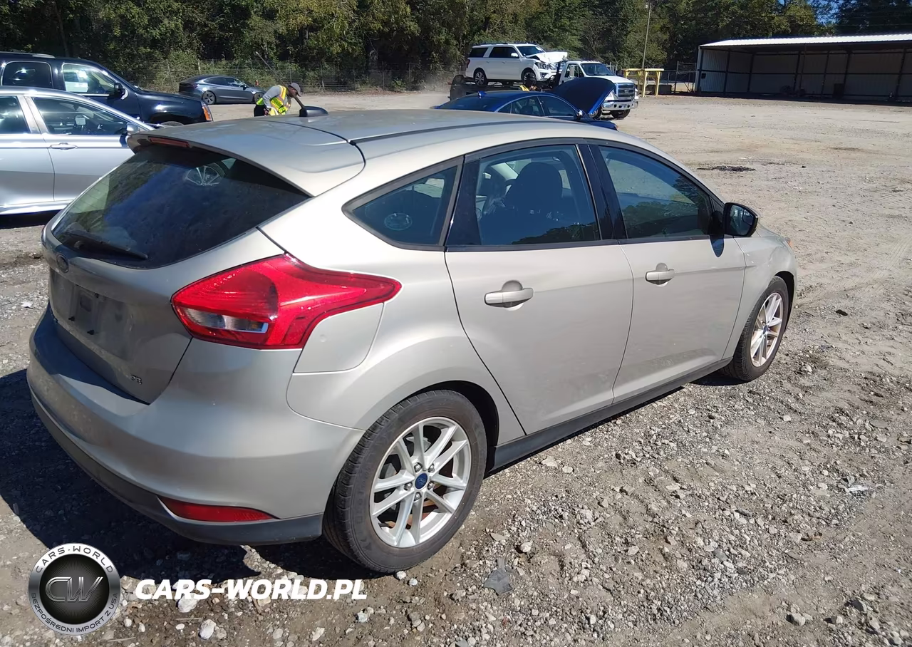 2016 Ford Focus Se VIN:1FADP3K24GL217174 - 4