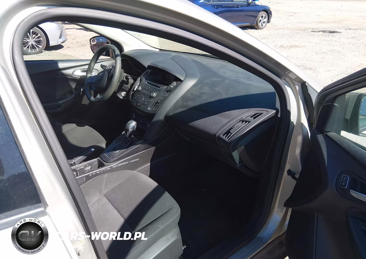 2016 Ford Focus Se VIN:1FADP3K24GL217174 - 5