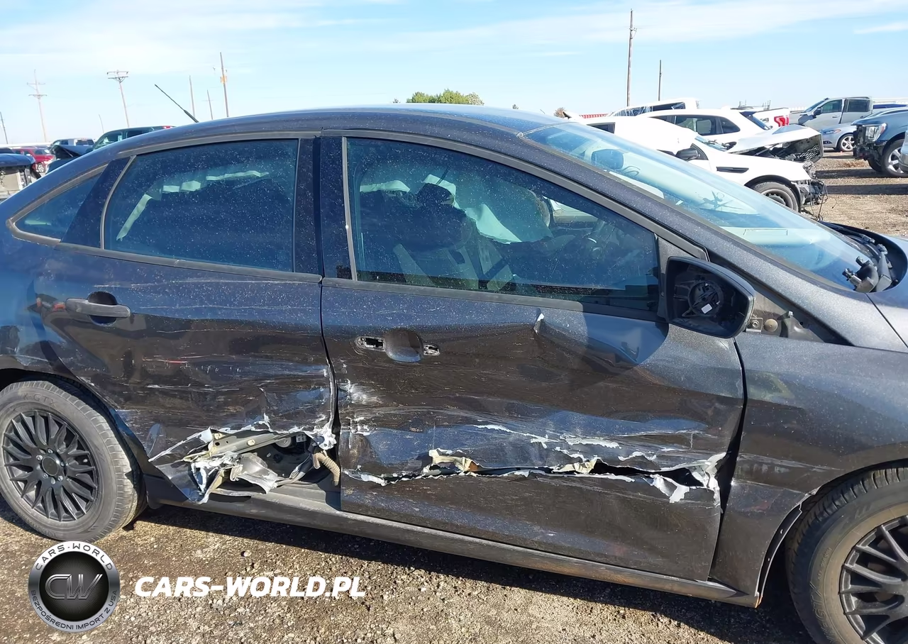 2017 Ford Focus S VIN:1FADP3E22HL295384 - 18