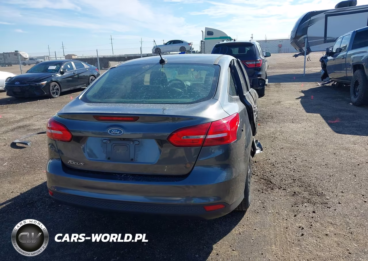 2017 Ford Focus S VIN:1FADP3E22HL295384 - 4