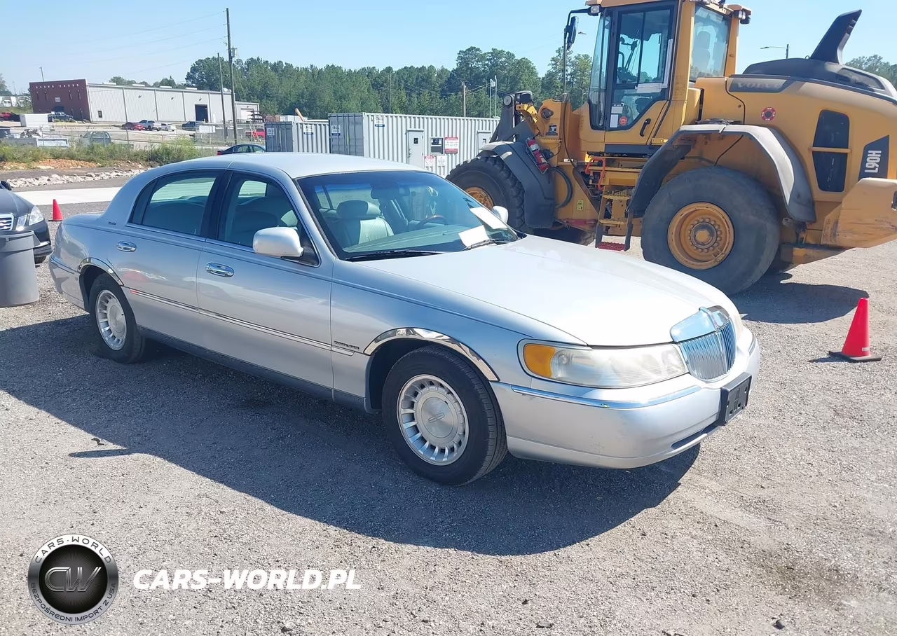 2001 Lincoln Town Car Signature
