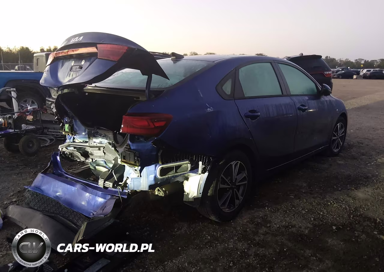 2023 Kia Forte Lxs VIN:3KPF24ADXPE599570 - 4
